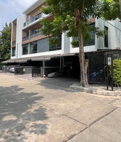 ทาวน์โฮม อาร์เด้น พระราม 3 / 185 ตารางเมตร   อนุญาตเลี้ยงสัตว์