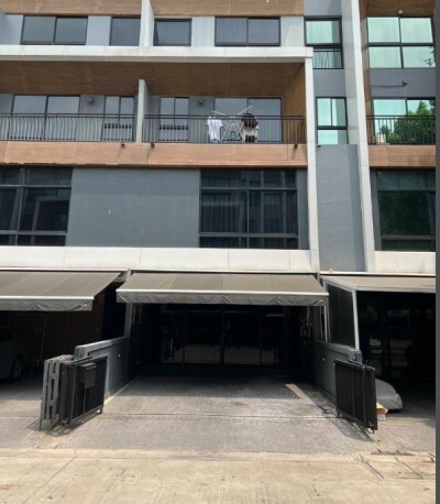 ทาวน์โฮม อาร์เด้น พระราม 3 / 185 ตารางเมตร   อนุญาตเลี้ยงสัตว์