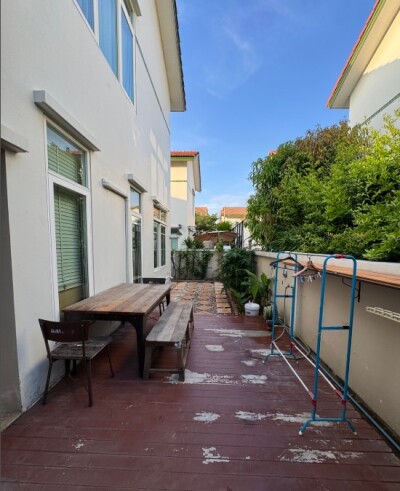 รสา สแปนิช คอร์ทยาร์ด-3