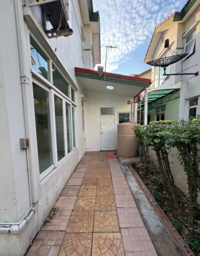 รสา สแปนิช คอร์ทยาร์ด-4