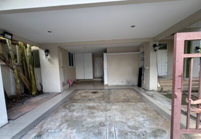 รสา สแปนิช คอร์ทยาร์ด-2