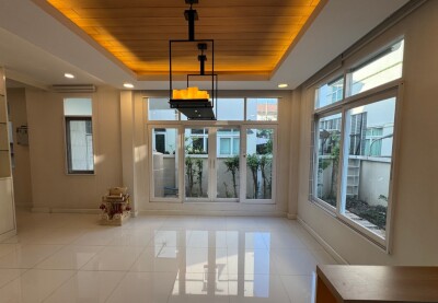 รสา สแปนิช คอร์ทยาร์ด-6