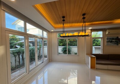 รสา สแปนิช คอร์ทยาร์ด-7