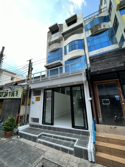 🌟 ให้เช่า อาคารพาณิชย์ รีโนเวทใหม่ ใกล้มหาวิทยาลัยหอการค้าไทย (UTCC) 🌟