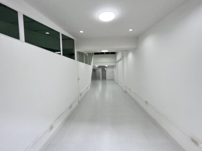 🌟 ให้เช่า อาคารพาณิชย์ รีโนเวทใหม่ ใกล้มหาวิทยาลัยหอการค้าไทย (UTCC) 🌟