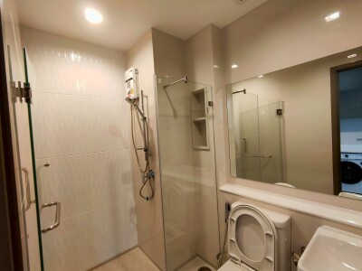 ไลฟ์ อโศก ไฮป์ / Life Asoke Hype