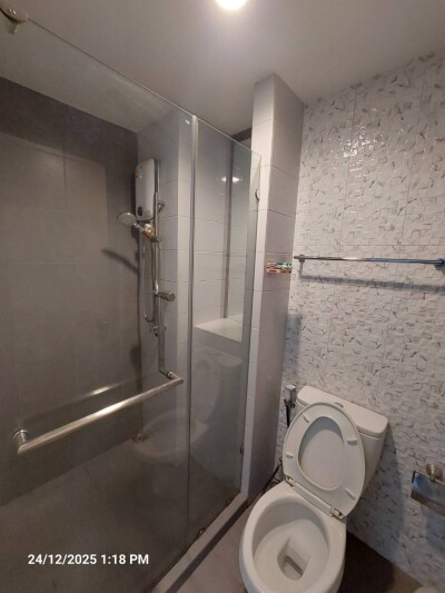 เดอะทรัสต์ @ BTS เอราวัณ / The Trust @ BTS Erawan