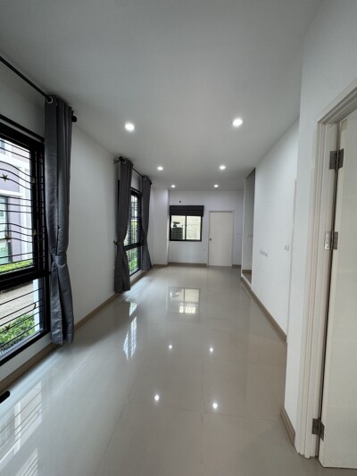 ขายบ้าน หมู่บ้านไทม์โฮม 62 บ้าน 2 ชั้น ซอย 12 หลังมุม มีหน้าต่างด้านข้าง ไม่อึดอัด เนื้อที่ดิน 19.4 ตร.ว. / 125 ตรม-4