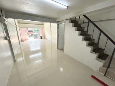 อัพเดทล่าสุด 13/1/2569 🏢 ให้เช่าหรือขาย ตึกแถว 3 ชั้น + ชั้นลอย 📍 ซ.สุขสวัสดิ์ 37/2 (เลยสะพานภูมิพล ก่อนถึงแยกพระประแด