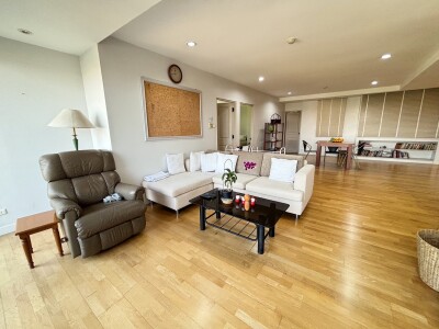 ริเวอไรน์ เพลส คอนโดมิเนียม / ขนาด 112  ตรม บ้านเลขที่ 9/13-2