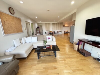 ริเวอไรน์ เพลส คอนโดมิเนียม / ขนาด 112 ตรม-2