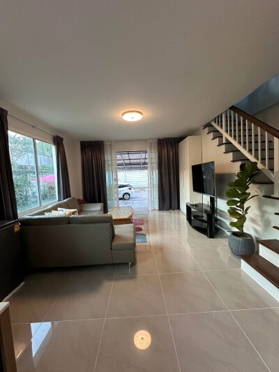 ทาวน์ อเวนิว พระราม 9-10