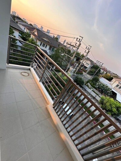 ทาวน์ อเวนิว พระราม 9-33